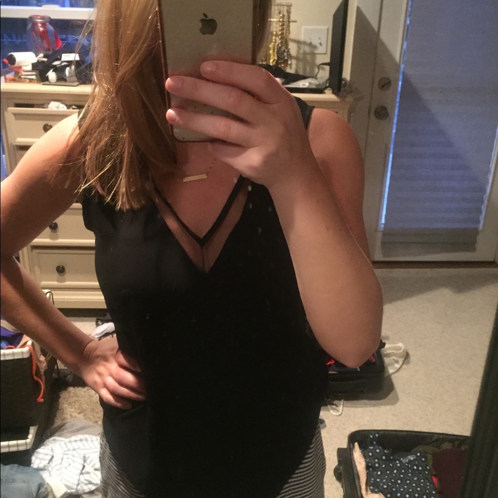 V front and  back black tank